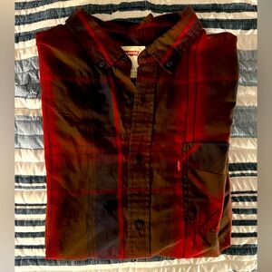 Levi’s Plaid Button up Shirt!
